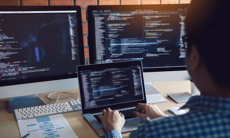 数据科学选型:R与Python如何赋能兴义市网站建设?